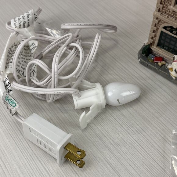 Lemax Village Collection Christmas Village Memorial Grade School #45011CV 2004 - Picture 6 of 7